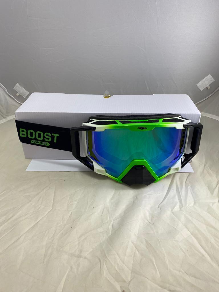 משקף שחור \לבן\ירוק -BOOST